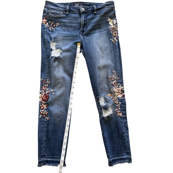 Abercrombie & Fitch Harper Low Rise Embroidered Distressed Jeans 27/4S - Picture 7 of 11